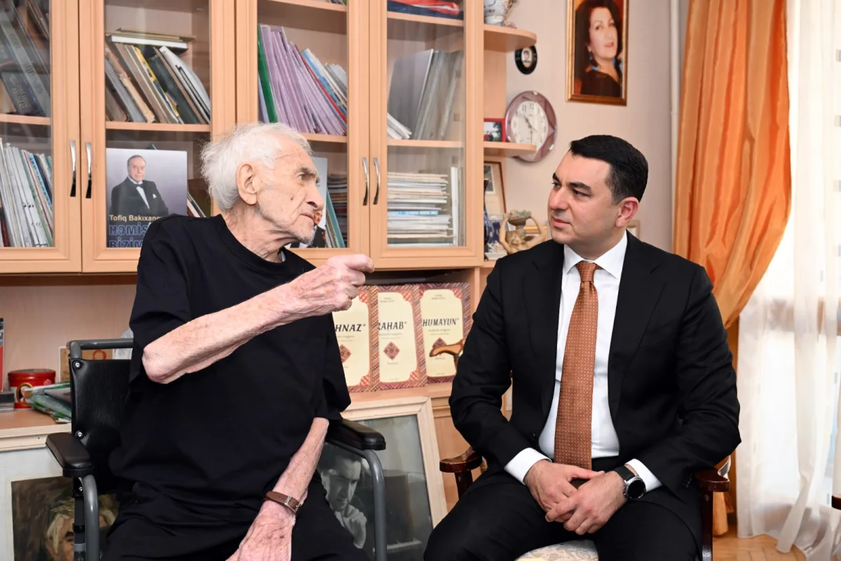 Nazir 96 yaşlı Xalq artistini evində ziyarət etdi - Fotolar