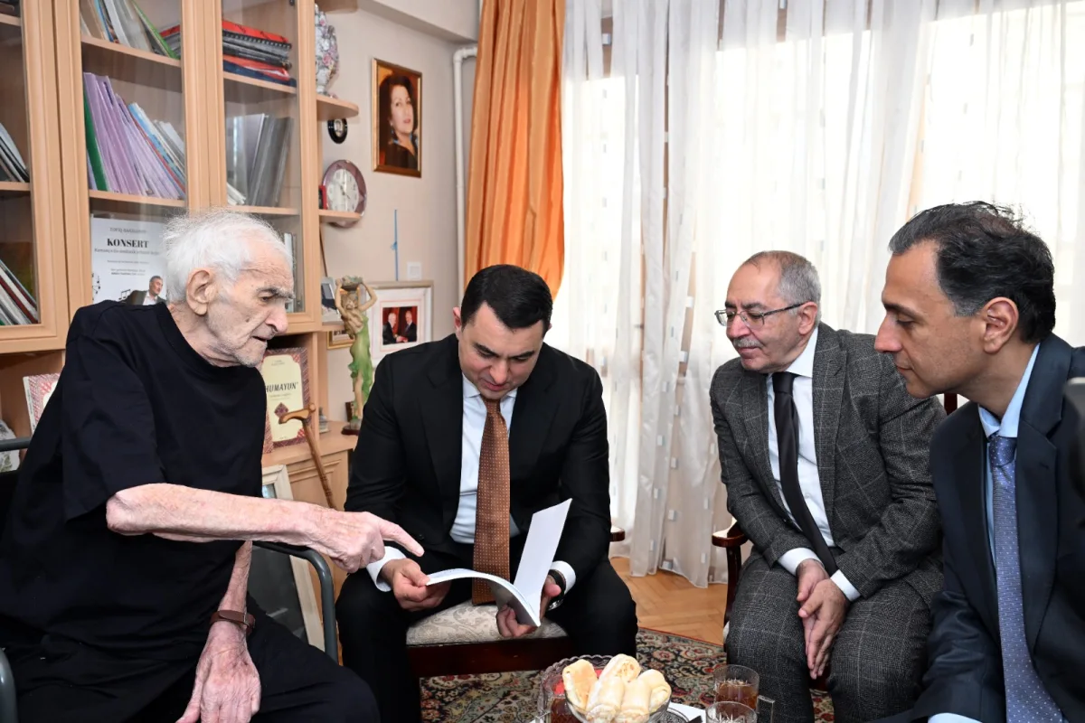 Nazir 96 yaşlı Xalq artistini evində ziyarət etdi - Fotolar
