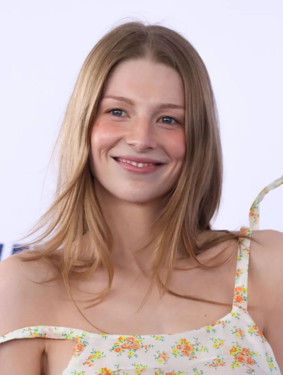 Qırmızı xalının yeni trendi - Makiyajsız kimi görünən makiyaj...