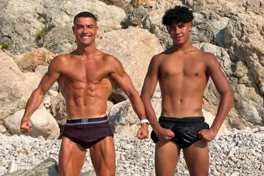Ronaldo 16 yaşlı oğlu ilə - Fotolar