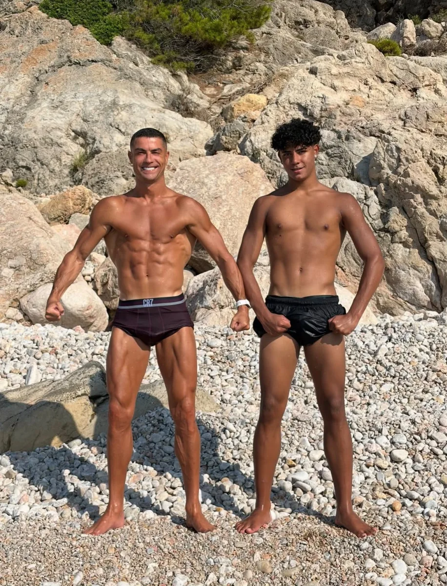Ronaldo 16 yaşlı oğlu ilə - Fotolar