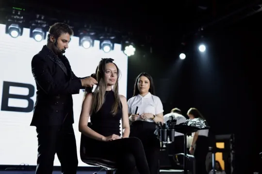 “L’oreal Paris” Elbəyi seçdi
