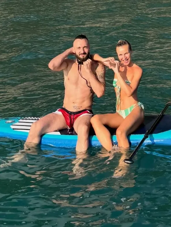 Polina sevgilisi ilə tətildə
