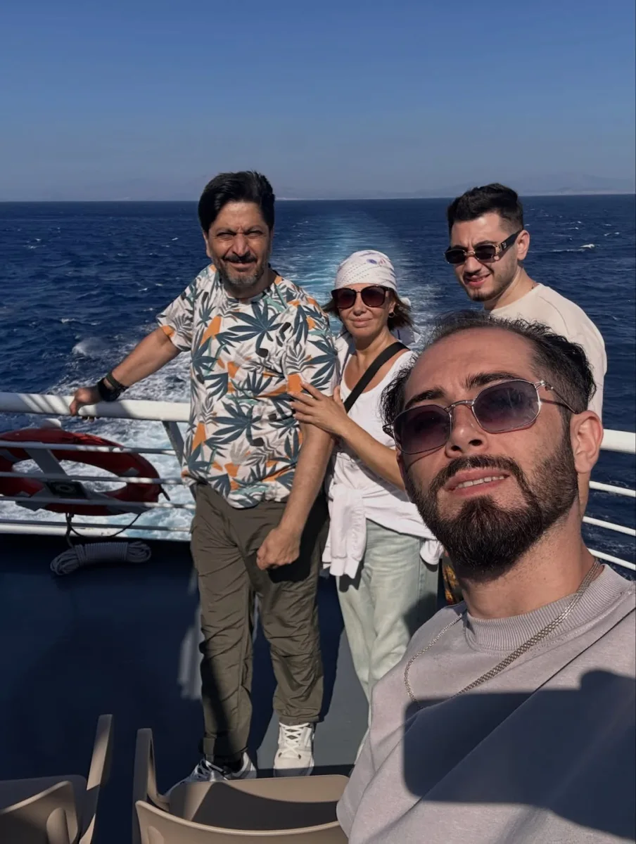 Bu dəfə Mikonosa getdilər