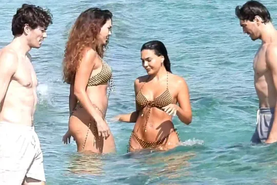 Məşhur cütlüyün Çeşme tətili