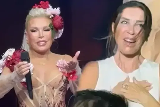 Ajdadan Nebahata tərif yağışı