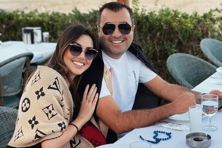 Safuranın ögey qızı atası ilə anasının fotolarını paylaşdı
