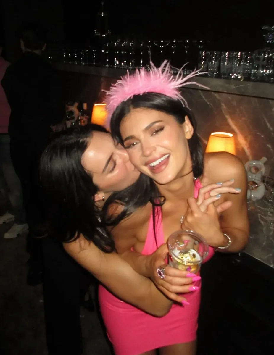 Kaylidən “pink party”