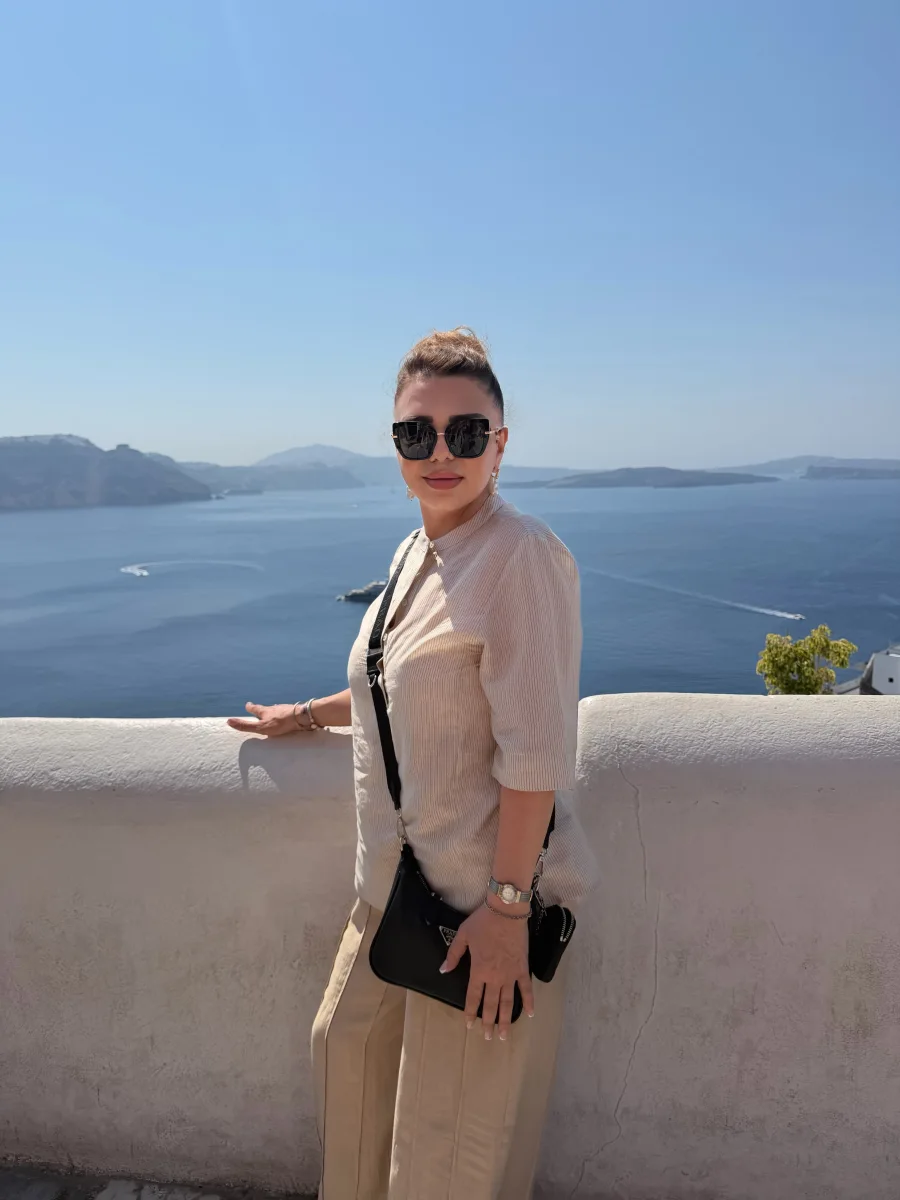 Xalq artisti qızı və rəfiqəsi ilə Yunanıstanda