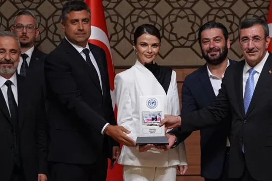 “Uzak Şehir” “İlin serialı” seçildi