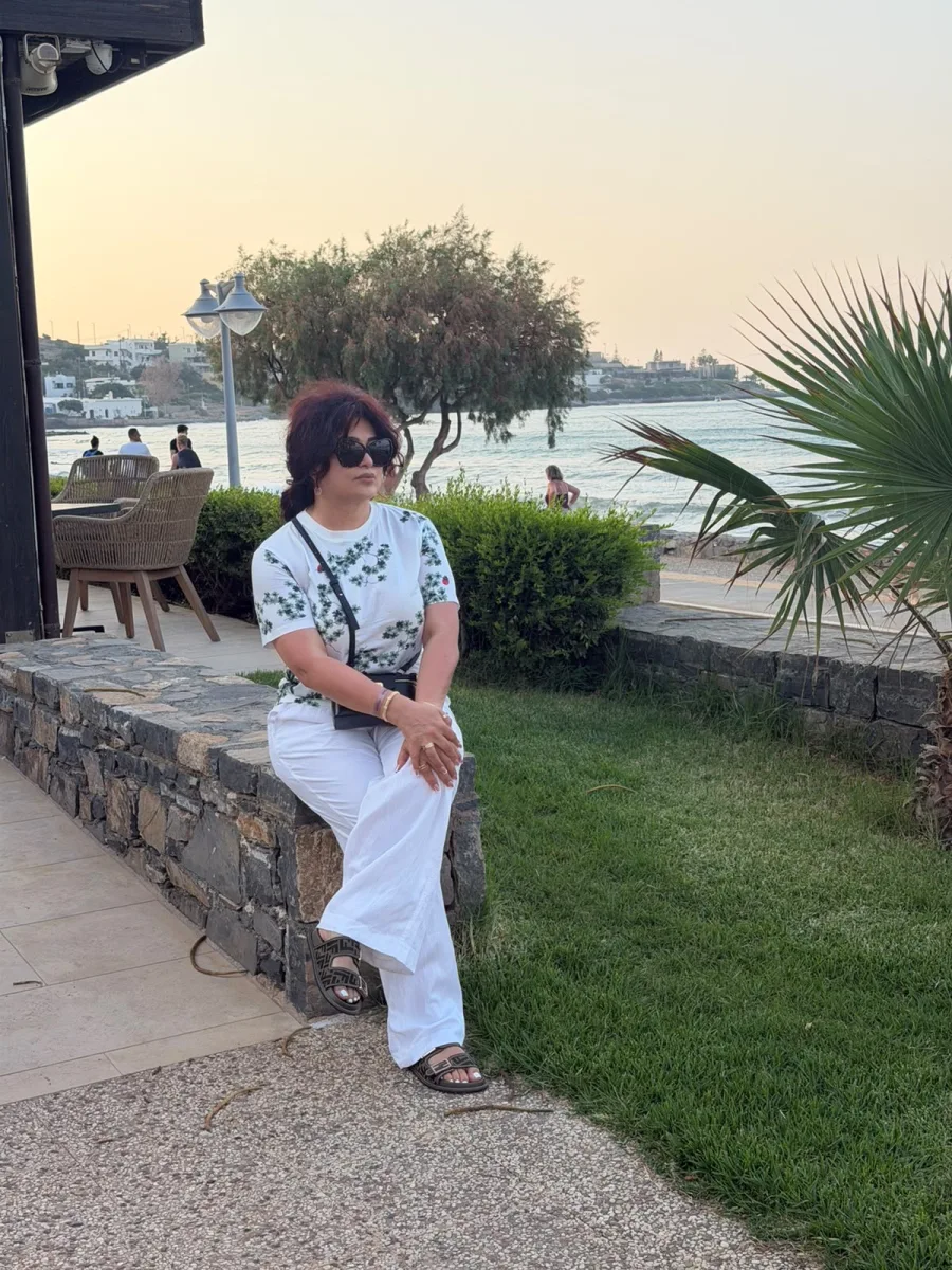 Ceyran Rəhimova Yunanıstanda dincəlir