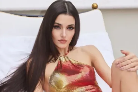 Hande karyerasını dəyişir