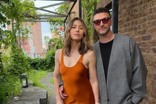 Castin xanımı və övladları ilə