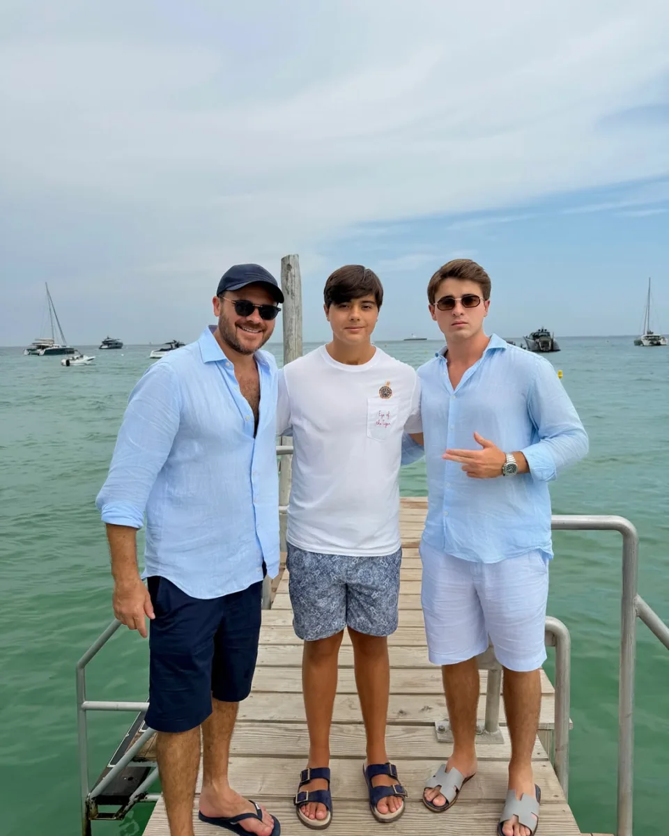 Emin Ağalarov əkizləri ilə!