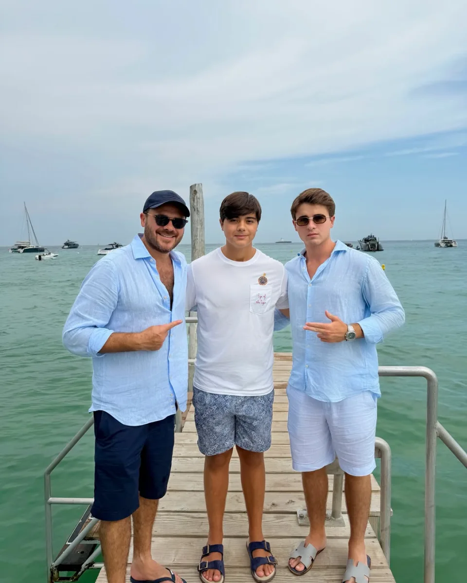 Emin Ağalarov əkizləri ilə!
