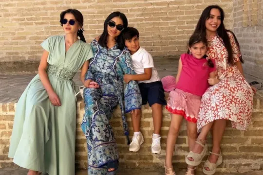 Leyla Əliyeva Şavkat Mirziyoyevin qızları ilə - Foto