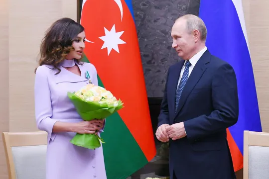 Putin Mehriban Əliyevanı təbrik etdi