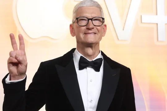“Apple”ın CEO-su 15 illik vəzifəsini tərk etdi