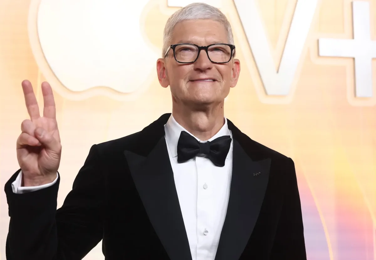 “Apple”ın CEO-su 15 illik vəzifəsini tərk etdi