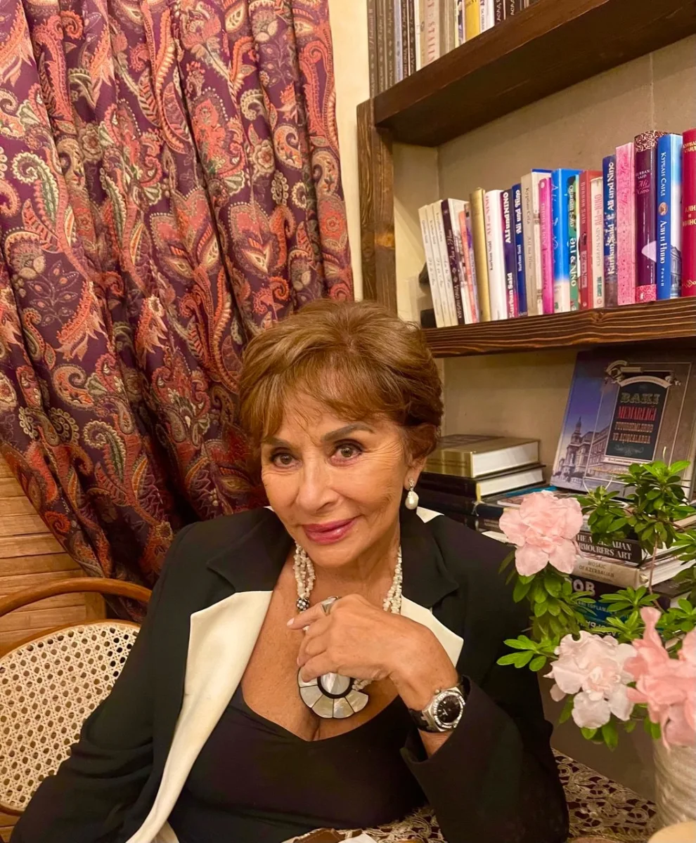 Leyla Şıxlinskaya uzun müddət sonra!