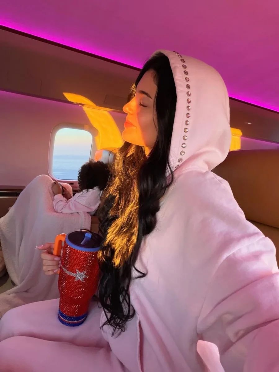 Jetlə 17 dəqiqəlik uçuşa görə tənqid olundu
