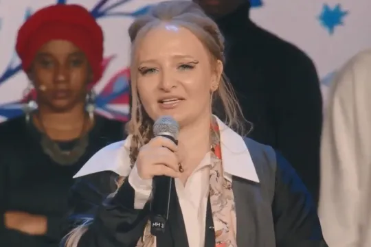 O, Putinin qızıdır?