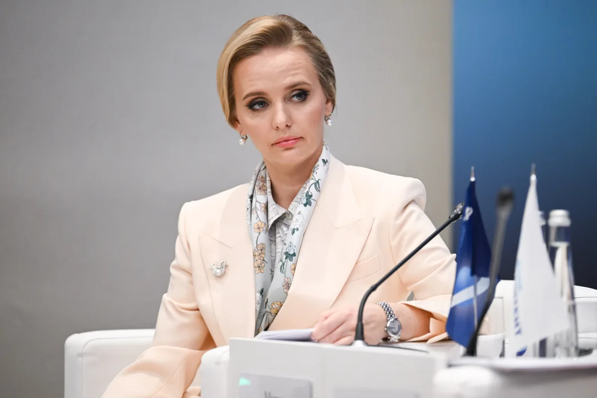 O, Putinin qızıdır?