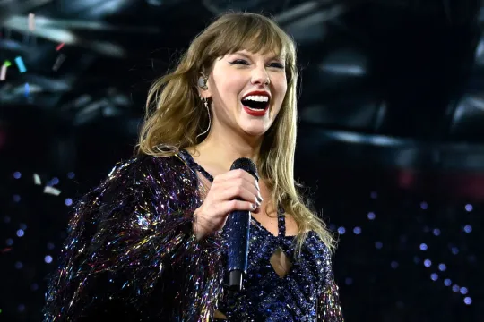 Teylor Svift albom çıxarır