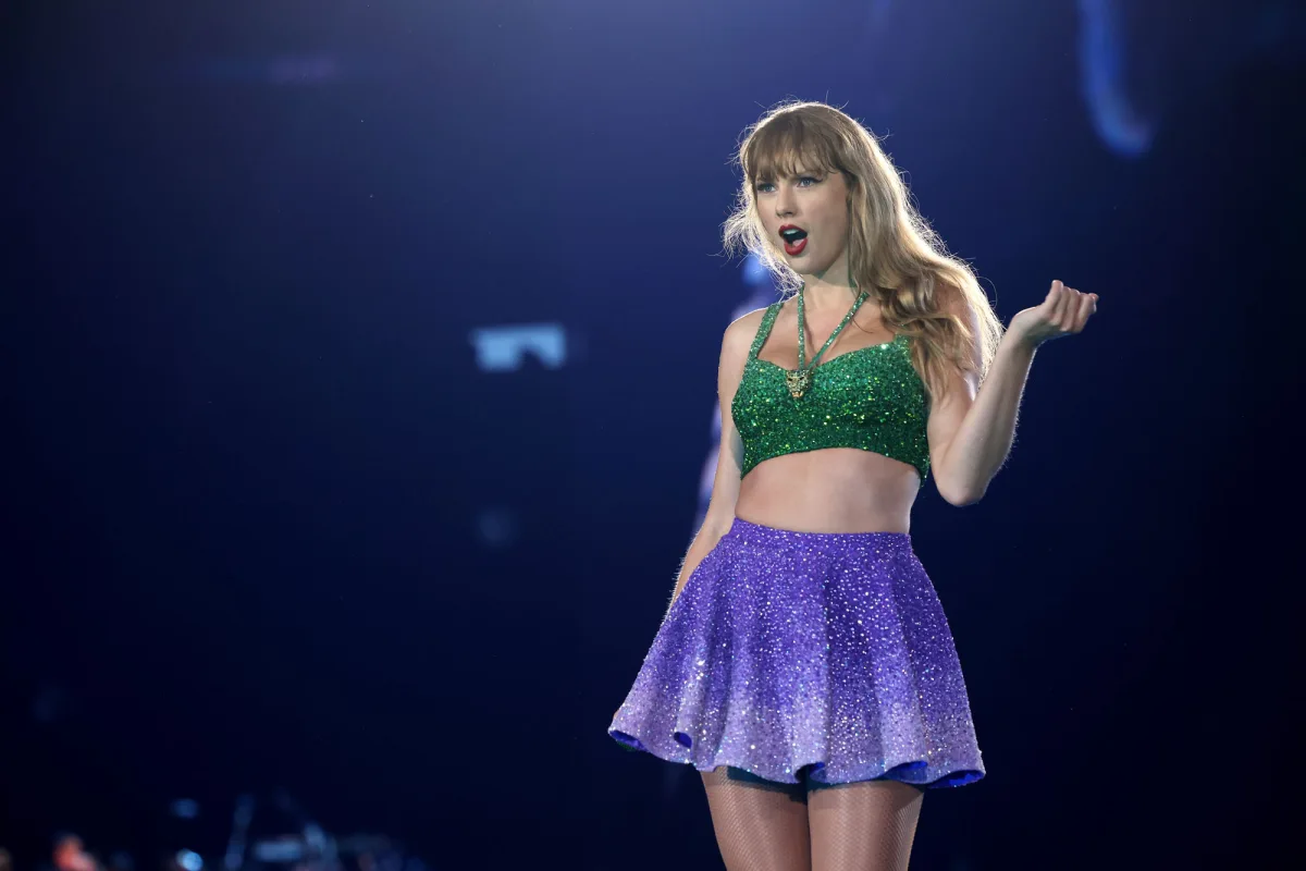 Teylor Svift albom çıxarır