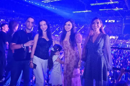 Prezidentin qızları Keti Perri konsertində!
