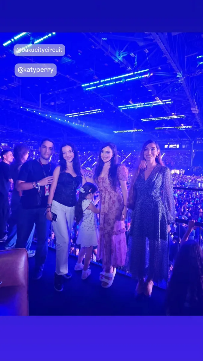 Prezidentin qızları Keti Perri konsertində!