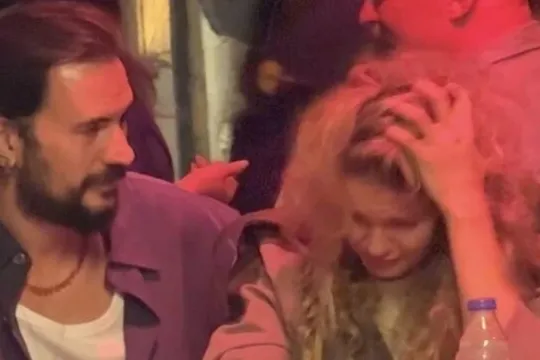 Birinci ağladı, sonra rəqs etdi