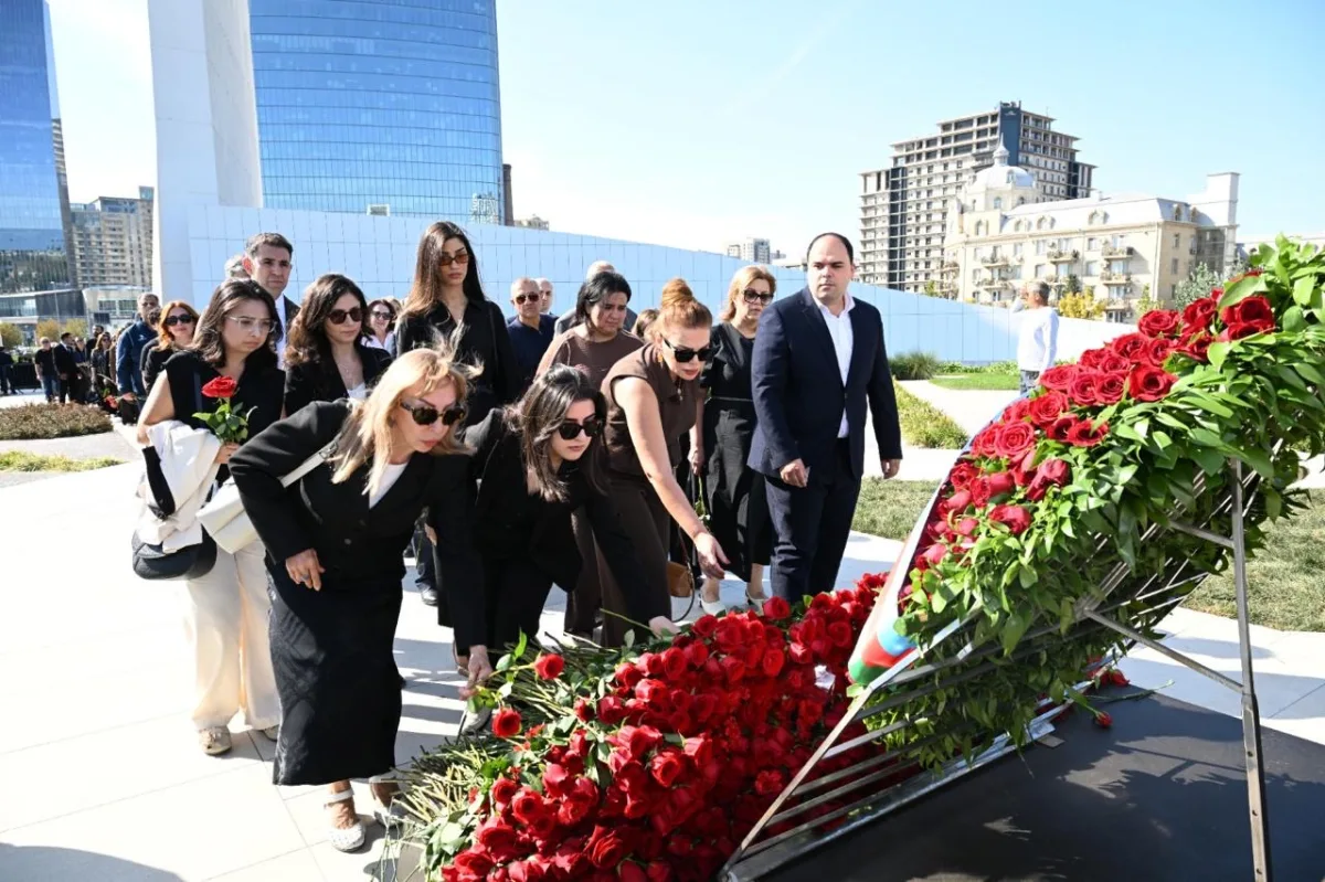 Mədəniyyət Nazirliyinin kollektivi şəhidlərin xatirəsini yad edib