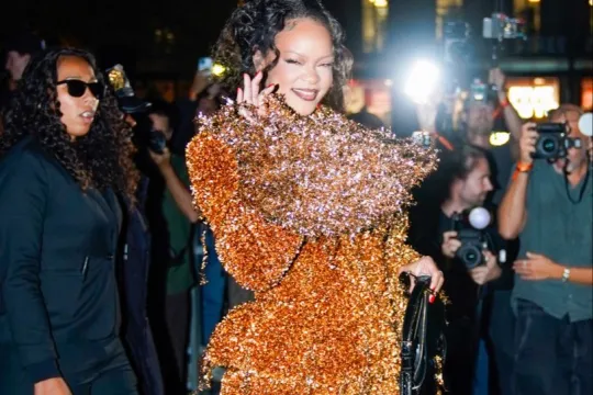 Rihanna göz qamaşdırdı