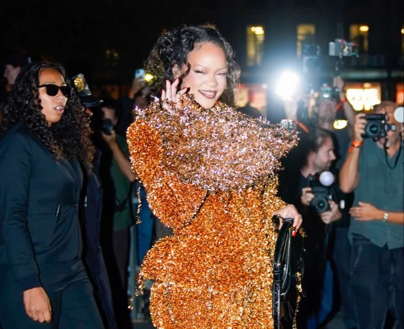 Rihanna göz qamaşdırdı
