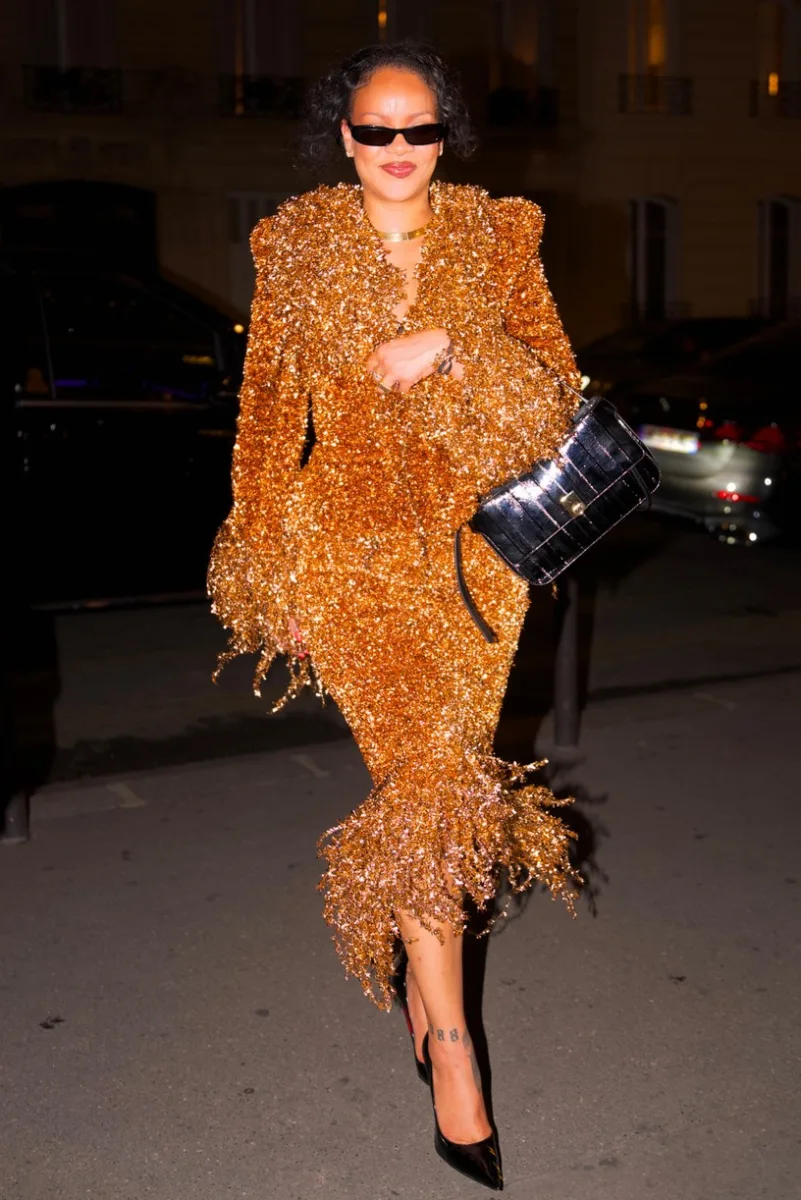 Rihanna göz qamaşdırdı