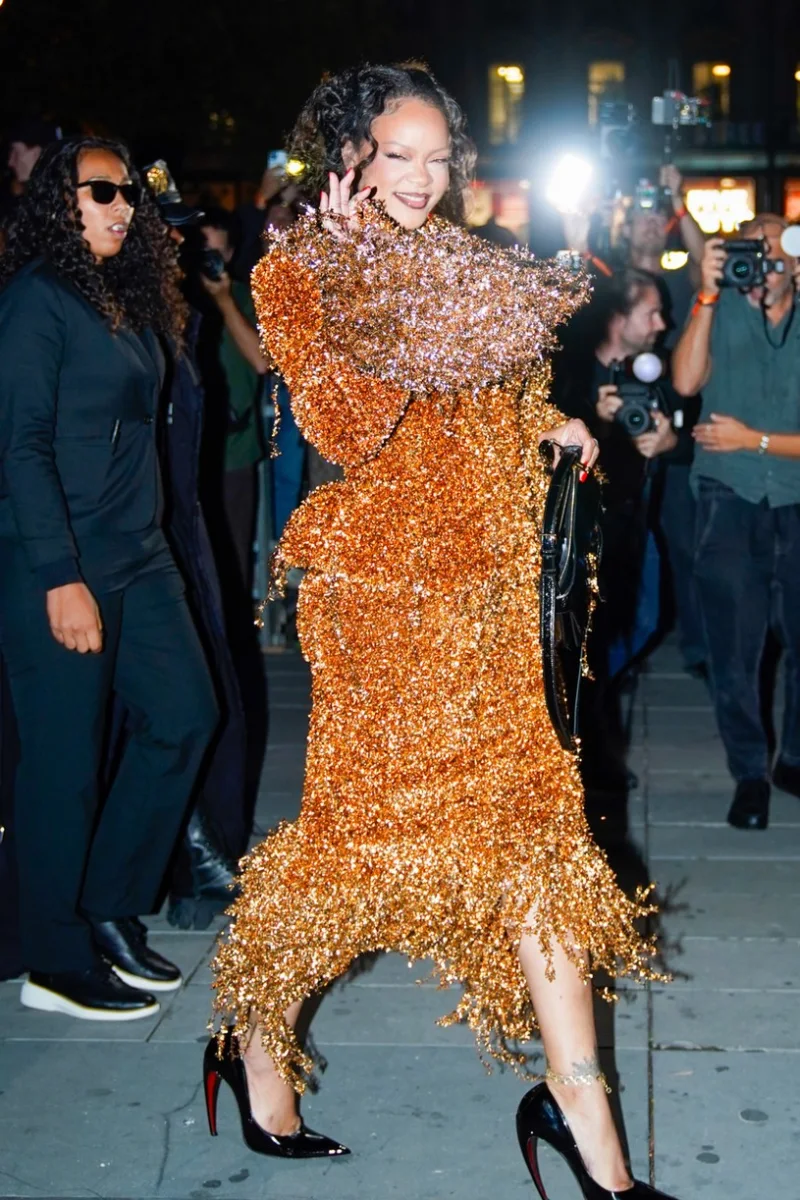 Rihanna göz qamaşdırdı