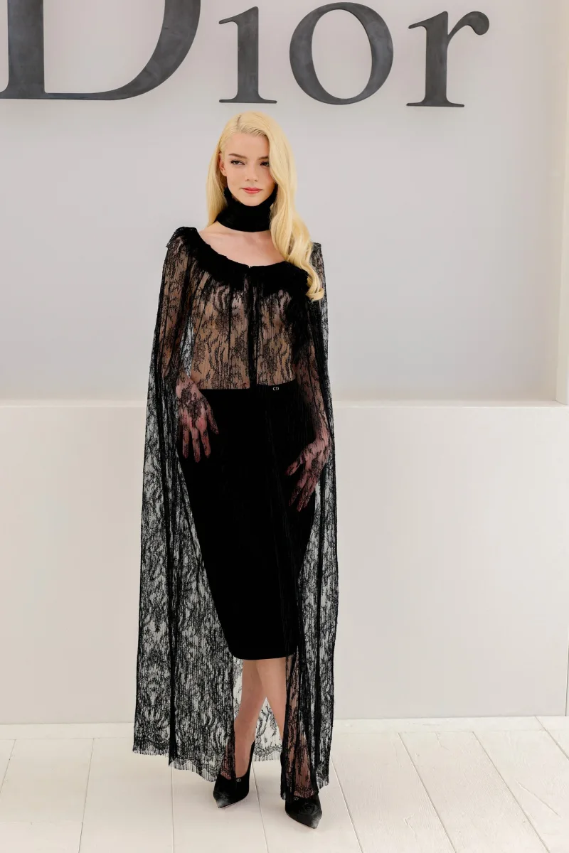 Məşhurlar Paris Moda Həftəsinə axın etdi