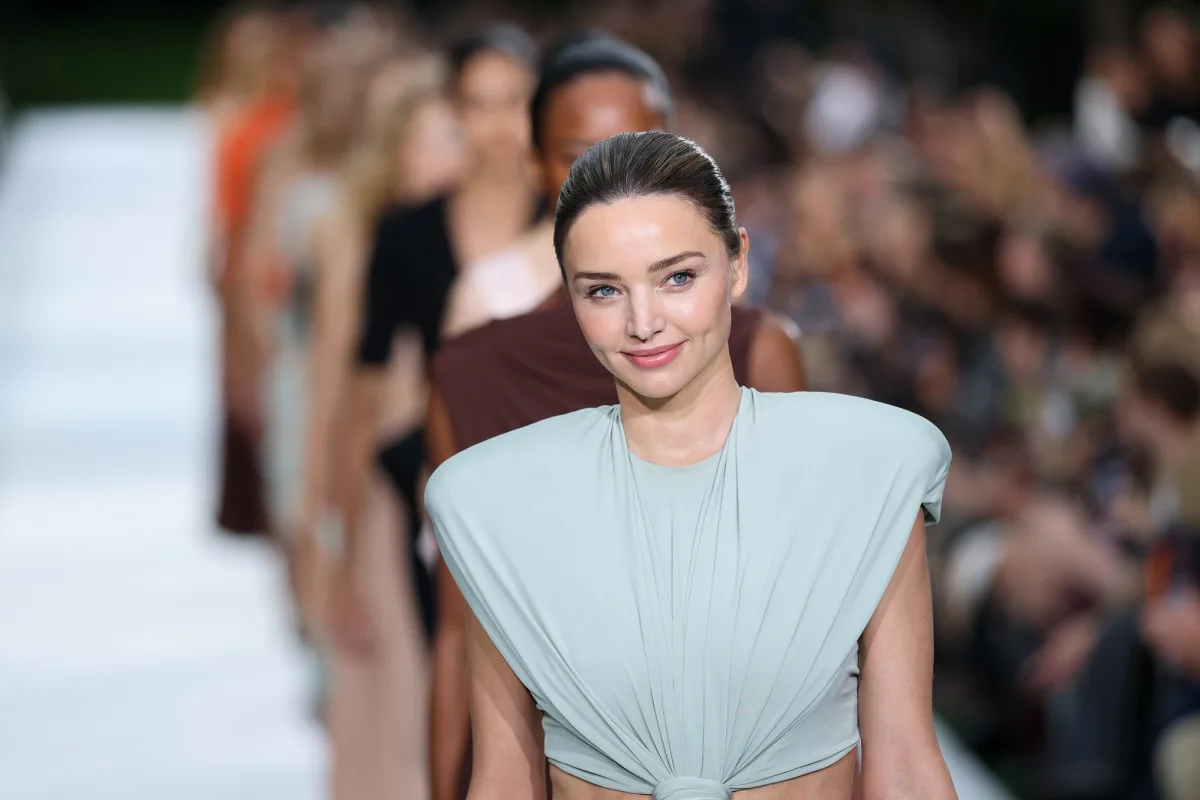 Miranda Kerr 10 ildən sonra podiumda!