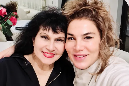 Zeynəb Xanlarova ilə fotosunu paylaşdı