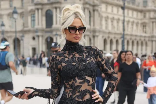 Paris Hilton diqqət çəkdi