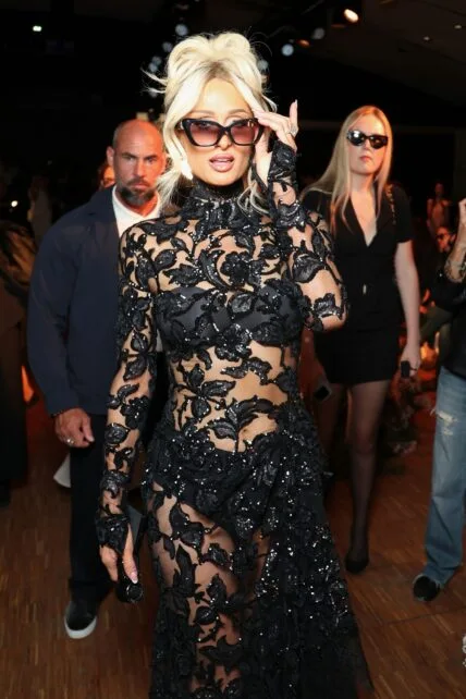 Paris Hilton diqqət çəkdi