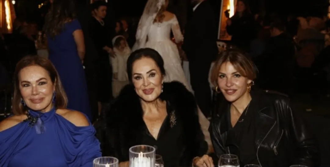 Türkan Şoray bacıları ilə