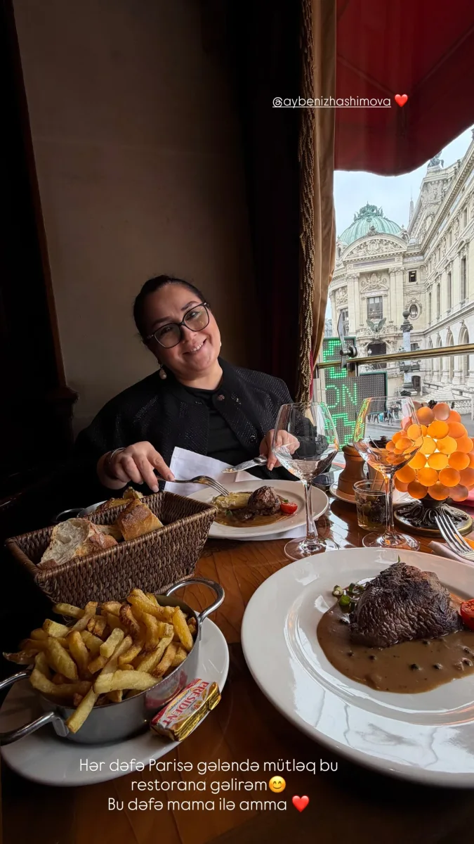 Aybəniz Haşımova qızı ilə Parisdə dincəlir