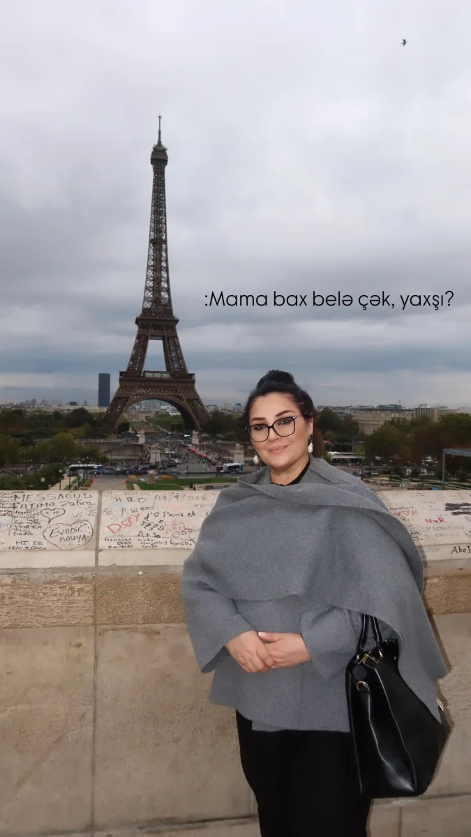 Aybəniz Haşımova qızı ilə Parisdə dincəlir