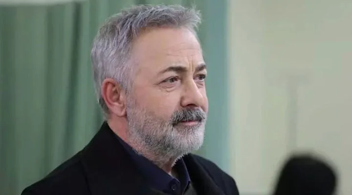 Yenə özündən kiçik, kasıb qızla “evləndi”…