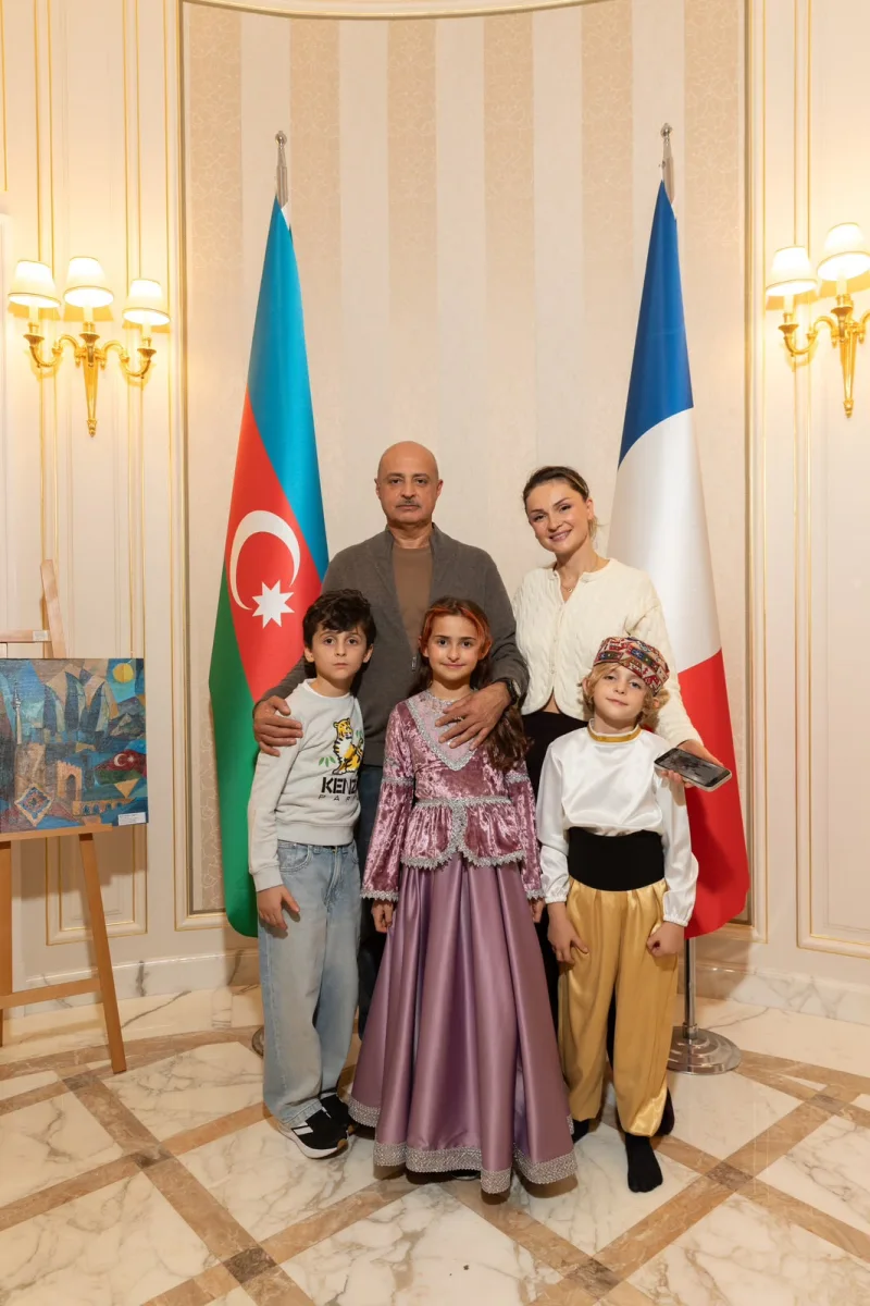 Parisdə Azərbaycan uşaqlarının yaradıcılığı iki nüfuzlu sənət platformasında nümayiş olundu