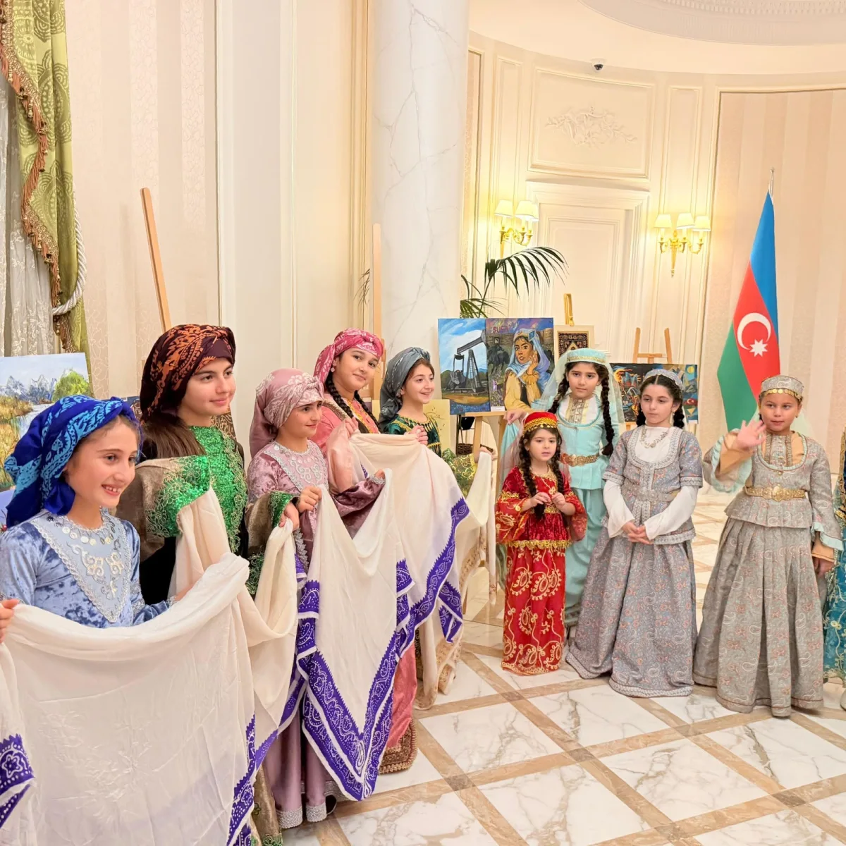 Parisdə Azərbaycan uşaqlarının yaradıcılığı iki nüfuzlu sənət platformasında nümayiş olundu