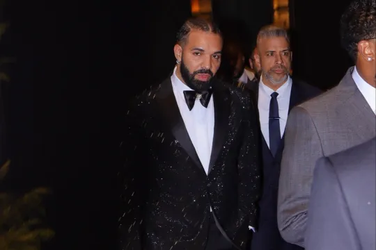 Drake 40 yaşını qeyd etdi