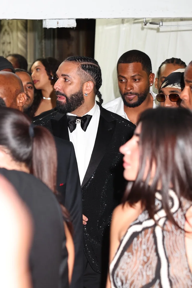Drake 40 yaşını qeyd etdi